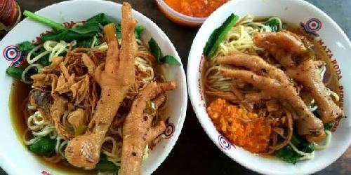 Mie Ayam Wetan Kali: Santapan Siang yang Bikin Ngilu di Cilacap