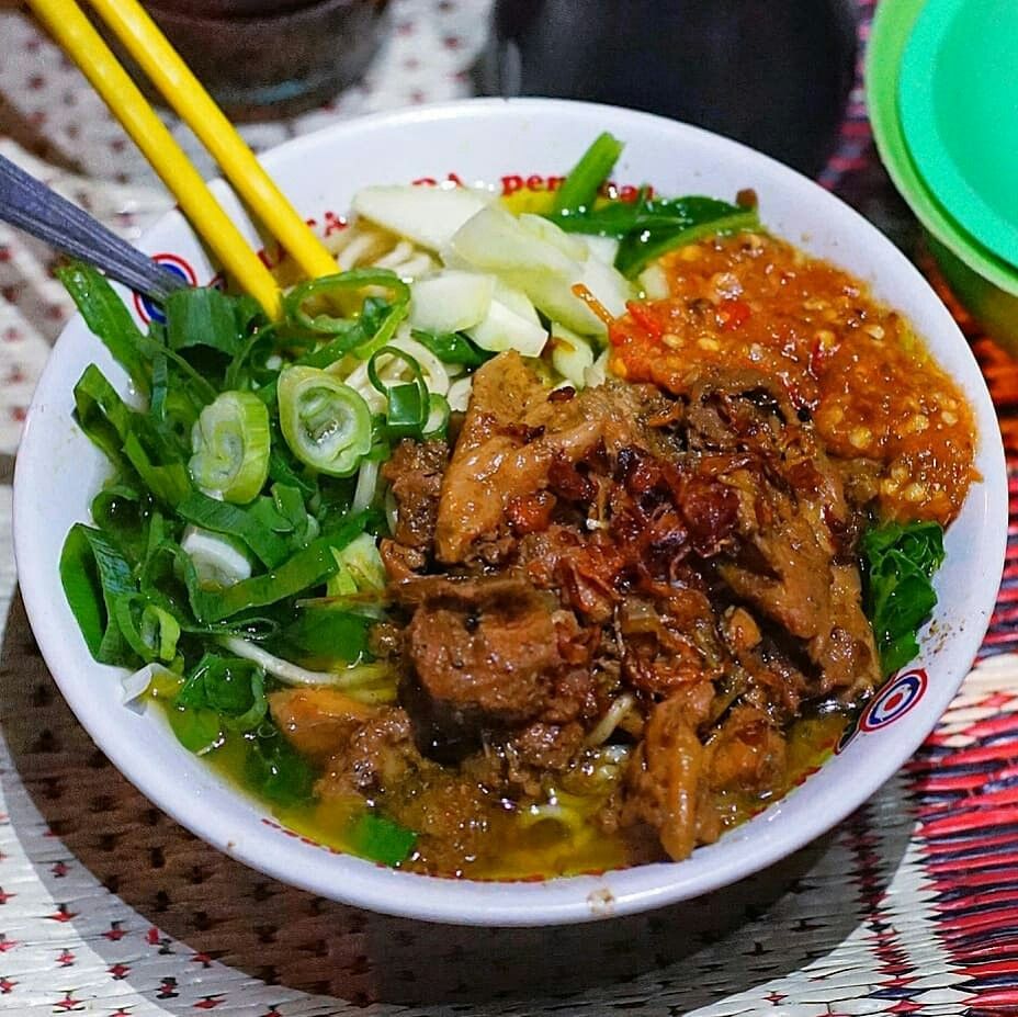 Mie Ayam Wetan Kali: Santapan Siang yang Bikin Ngilu di Cilacap